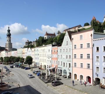 Altstadt Stadtplatz mit Burg Süd-Nord