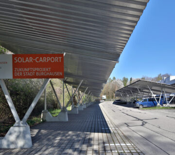 Parkplatz mit Solardach © Gerhard Nixdorf