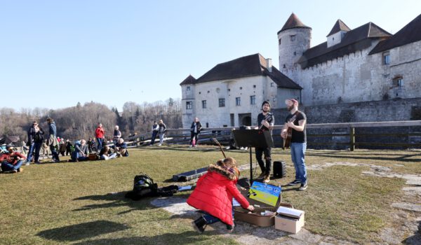 Music for peace - die weltlängste Burg, die Burghauser Altstadt und der Wöhrsee werden am 30. April zur großen Open-Air-Bühne für den guten Zweck. 
Fotocredit: Burghauser Touristik