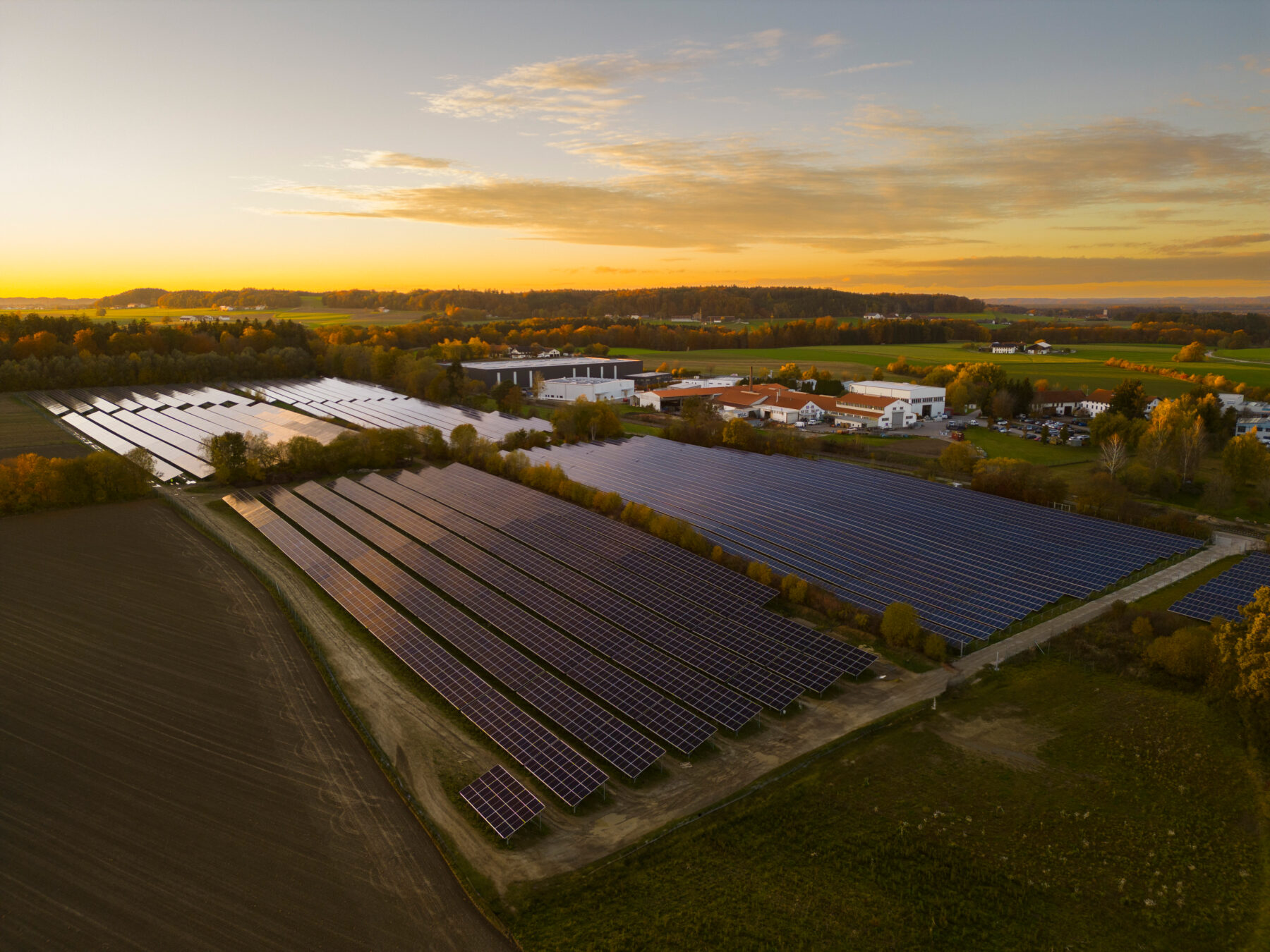 Der PV-Park Hieringer Feld wird nach Inbetriebnahme jährlich 4,2 Mio kWh grünen Strom erzeugen. Ab dem dritten Quartal 2024 geht er ans Netz. Fotocredit: ESB