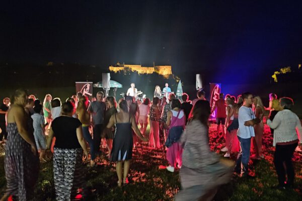 Sommernachtsbiergarten am Bergerhof 2024 mit Burgblick