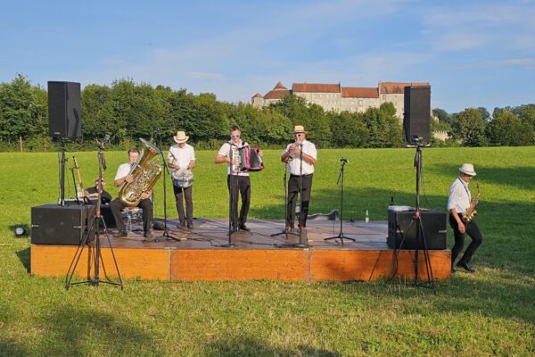 Sommernachtsbiergarten am Bergerhof 2024 mit Burgblick