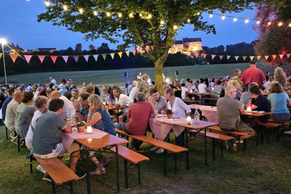 Sommernachtsbiergarten am Bergerhof 2024 mit Burgblick