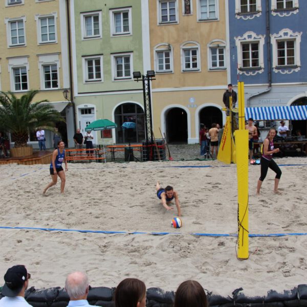 Beachvolleyball am Stadtplatz - Foto: Katrin Schlösser