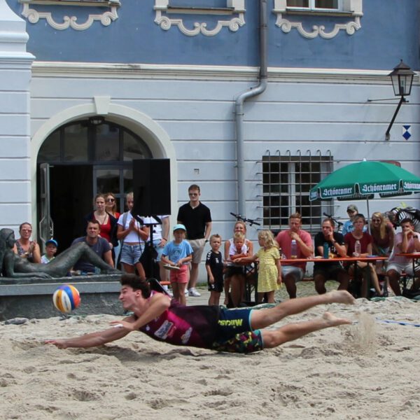 Beachvolleyball am Stadtplatz - Foto: Katrin Schlösser