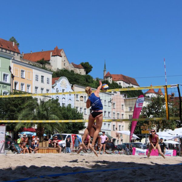 Beachvolleyball am Stadtplatz - Foto: Katrin Schlösser