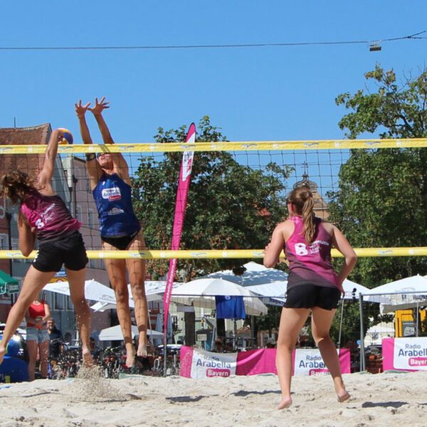 Beachvolleyball am Stadtplatz - Foto: Katrin Schlösser