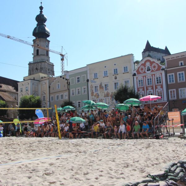 Beachvolleyball am Stadtplatz - Foto: Katrin Schlösser