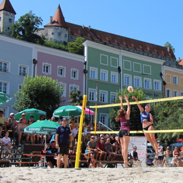 Beachvolleyball am Stadtplatz - Foto: Katrin Schlösser