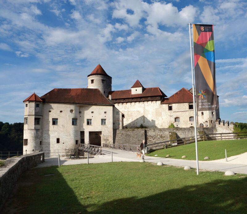 Das Burghauser Stadtmuseum heute in der Hauptburg der weltlängsten Burg Foto Stadtmuseum