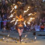 Die Feuershow bringt die Besucher zum Staunen. © Burghauser Touristik