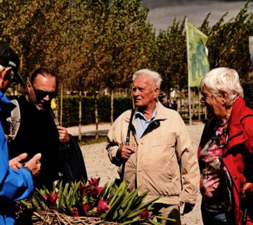 Eine Gruppe aus Mitarbeitenden des Umweltamts, Patengärtnern, Weinbauern und Stadtgärtnern besuchten am vergangenen Dienstag die Landesgartenschau in Kirchheim bei München. © Harald Rauter