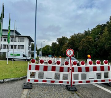 Straßenunterspülung im Bereich der Marktler Straße vor „EuropCar“ Marktler Str. 65