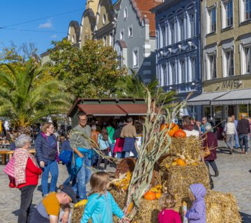 Der beliebte Gallimarkt lädt am Sonntag, 27. Oktober, zu einem Besuch in die Altstadt. Fotocredit: Burghauser Touristik GmbH