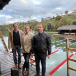 Inspizierten den Winterbadeplatz vor der Eröffnung: Erster Bürgermeister Florian Schneider, Stefan Hetzer, 1. Vorstand Serwus Burghausen, und Stefan Sajdak, kaufmännischer Leiter Bäder Burghausen. Fotocredit: Stadt Burghausen/sast