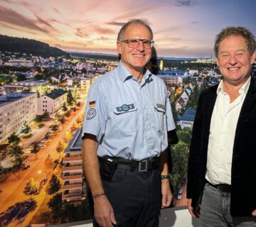 Zugführer Christian Söhn stellte sich Mitte Oktober bei Burghausens Erstem Bürgermeister Florian Schneider vor. Fotocredit: Stadt Burghausen/sast