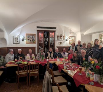 22 Patengärtnerinnen und Gärtner sind der Einladung des Ersten Bürgermeisters zum Abschiedsessen gefolgt. Fotocredit: Stadt Burghausen