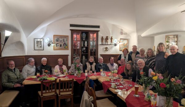 22 Patengärtnerinnen und Gärtner sind der Einladung des Ersten Bürgermeisters zum Abschiedsessen gefolgt. Fotocredit: Stadt Burghausen