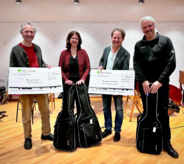 Josef Irgmaier (v.l.), Vorsitzender des Förderkreises, Astrid Eppelsheim, stellvertr. Schulleiterin der Musikschule, Erster Bürgermeister Florian Schneider, Musikschulleiter Claus Freudenstein. Fotocredit: Stadt Burghausen / Musikschule