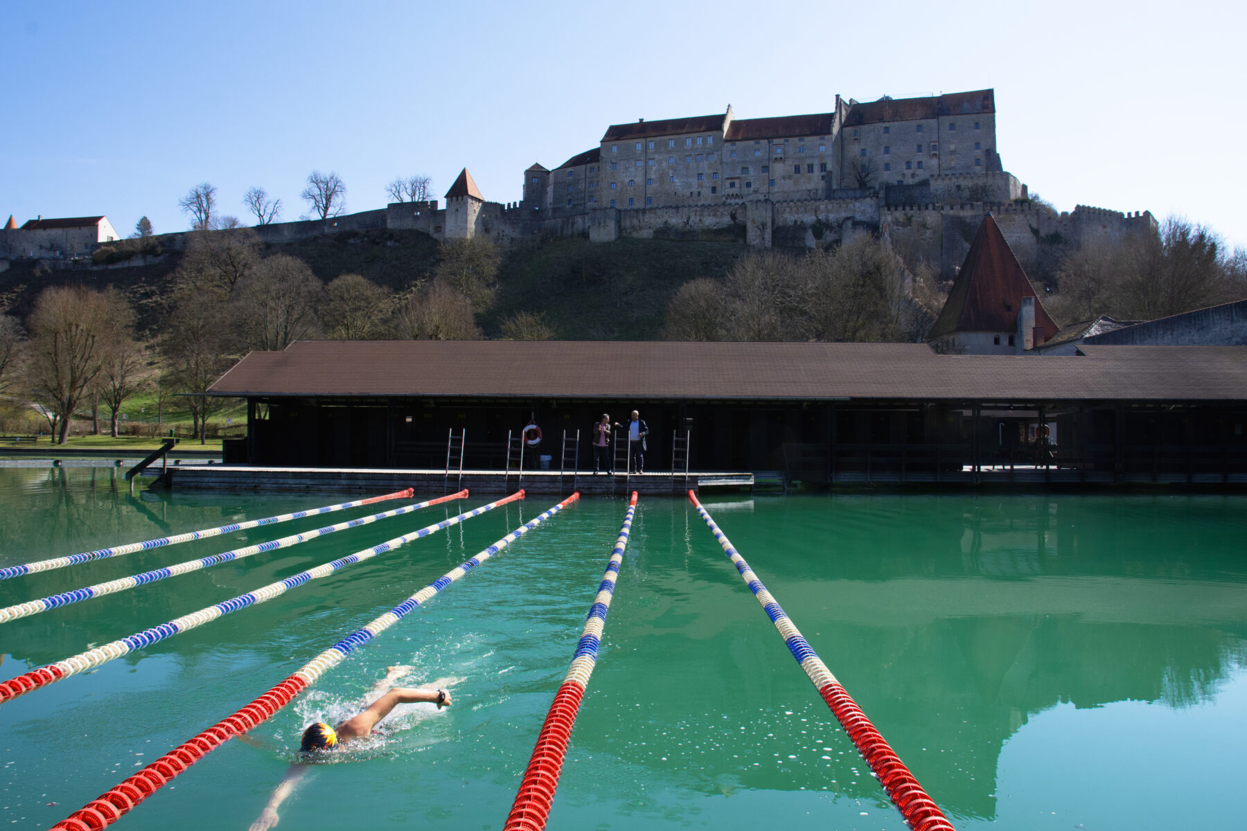 Foto: Eisschwimmen Archivbild Fotocredit: Stadt Burghausen